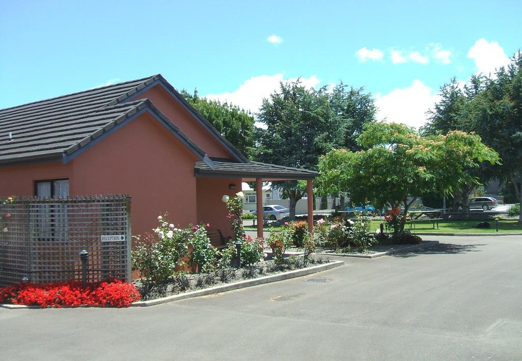 Pavilion Motel & Conference Centre Палмерстън Норт Екстериор снимка