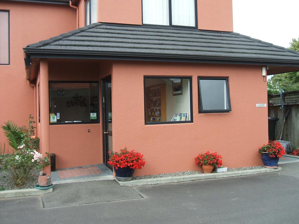 Pavilion Motel & Conference Centre Палмерстън Норт Екстериор снимка