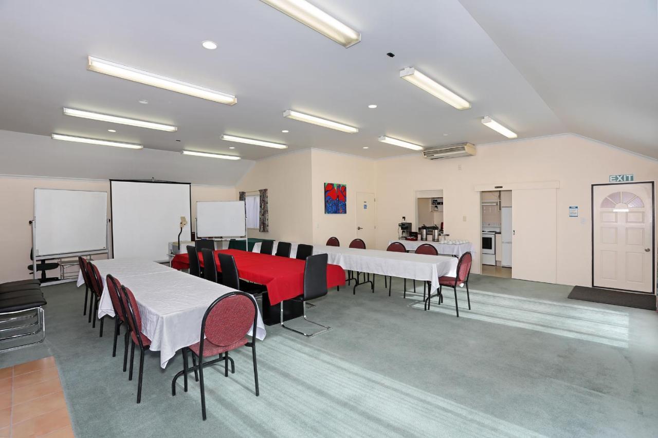 Pavilion Motel & Conference Centre Палмерстън Норт Екстериор снимка