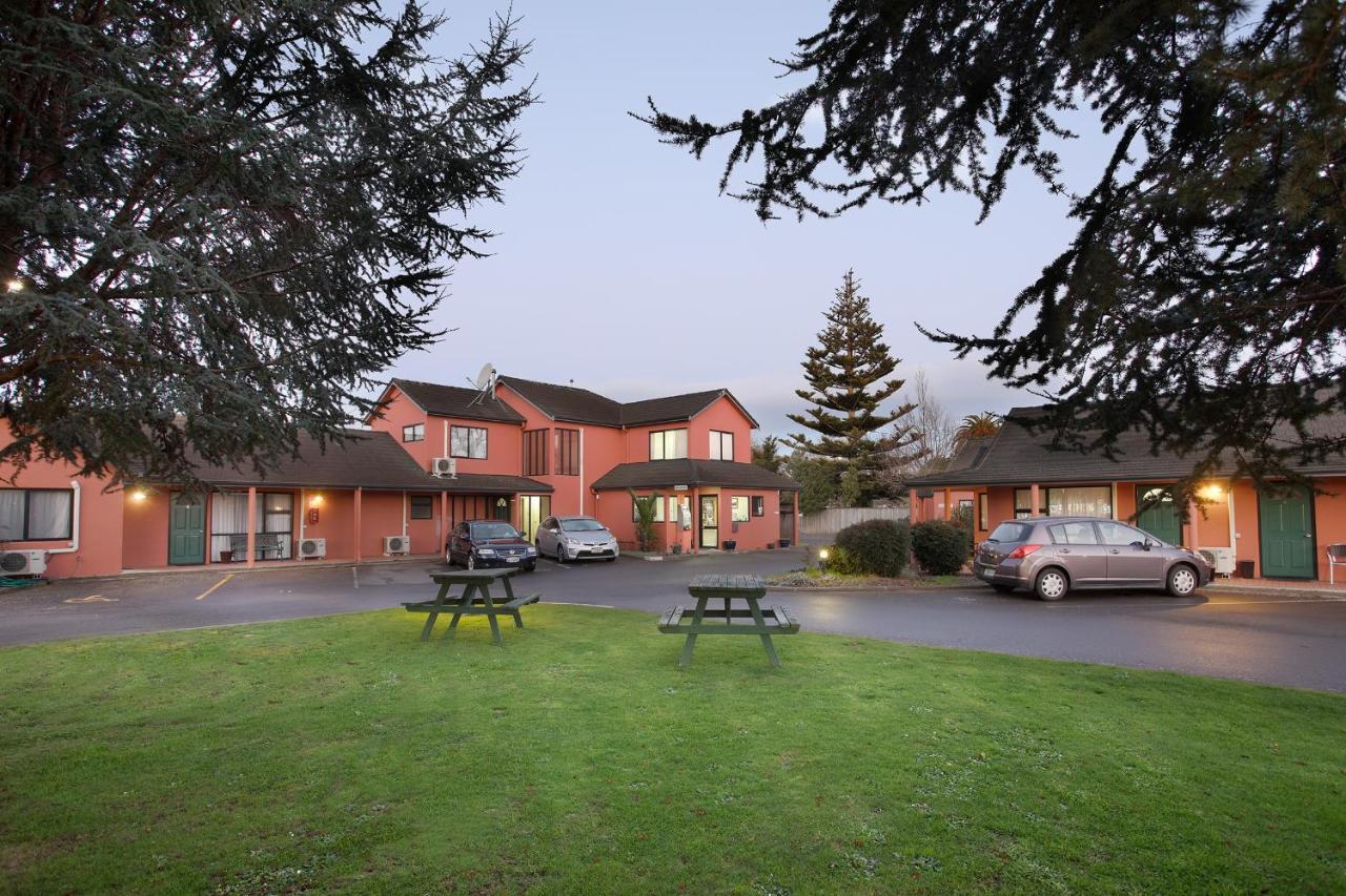 Pavilion Motel & Conference Centre Палмерстън Норт Екстериор снимка